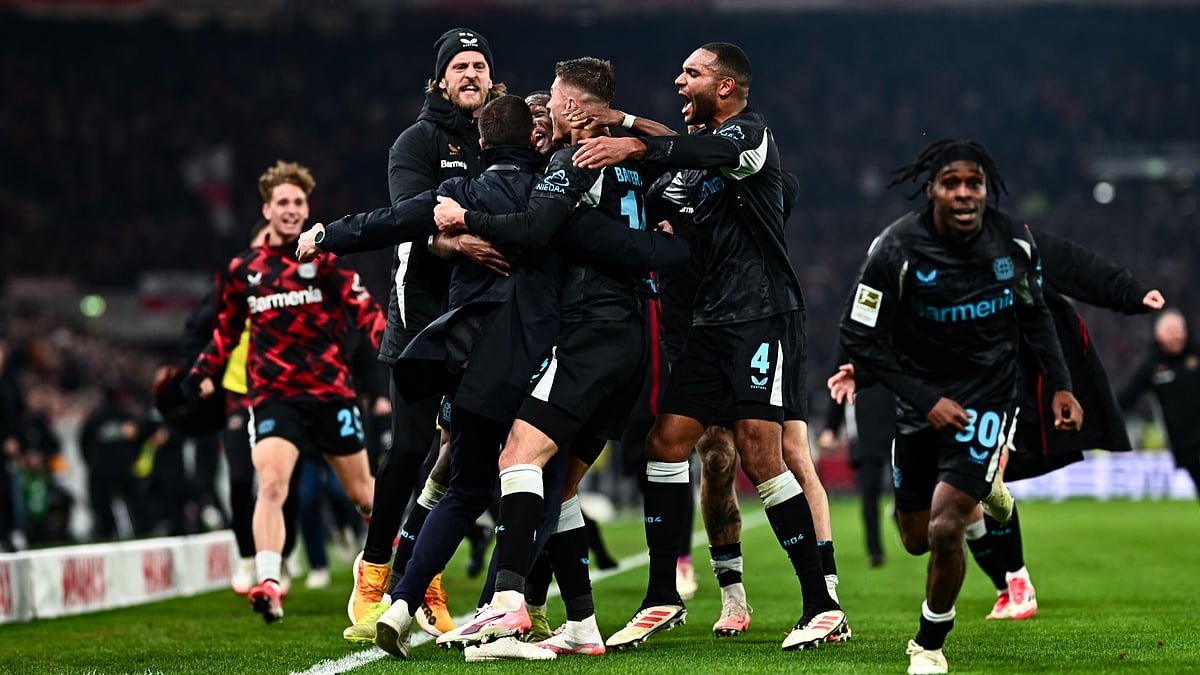 Bayer Leverkusen celebrate win over Stuttgart. 