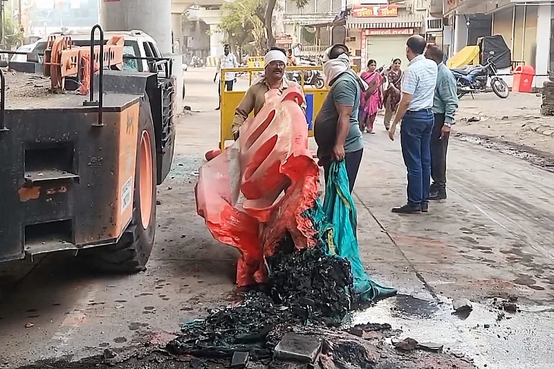 Violence in Nagpur over Mughal emperor Aurangzebs tomb_7