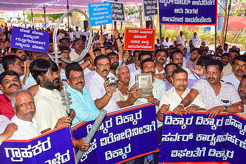 K'taka Electrical Association protest in Bengaluru
