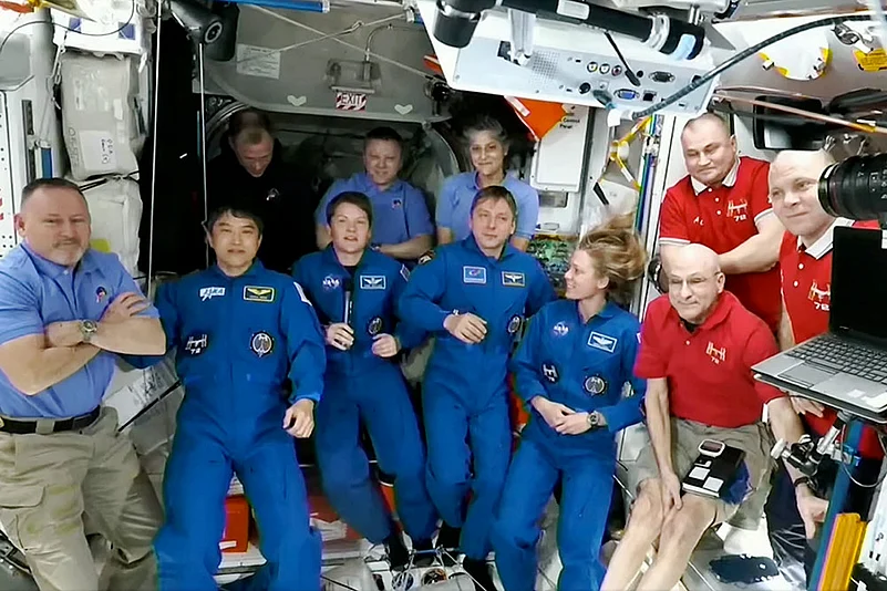 SpaceX Stuck Astronauts