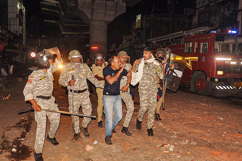 Violence in Nagpur over Mughal emperor Aurangzebs tomb_9