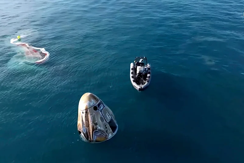 ISS Stuck astronauts return to earth on SpaceX capsule: SpaceX capsule floats