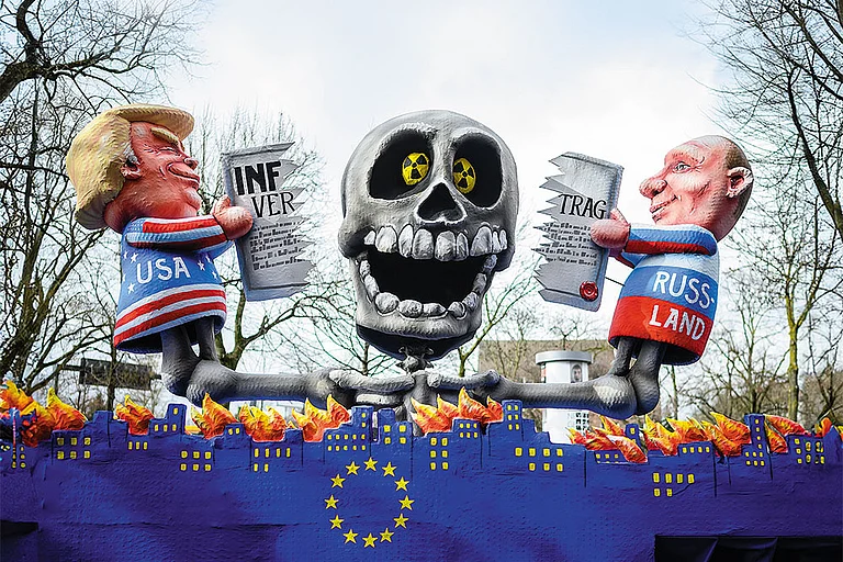 New Partners: A float featuring an effigy of Donald Trump and Vladimir Putin in Düsseldorf, Germany, on 
March 4, 2019 - | Photo: Getty Images