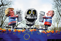 | Photo: Getty Images : New Partners: A float featuring an effigy of Donald Trump and Vladimir Putin in Düsseldorf, Germany, on 
March 4, 2019