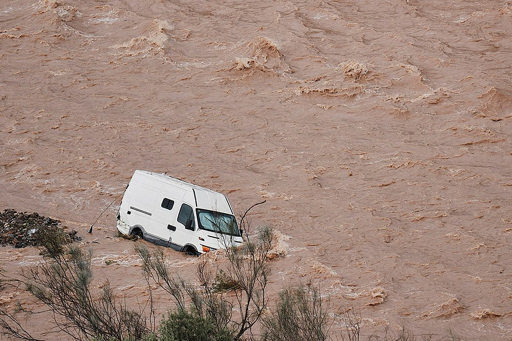| Photo: AP/Gregorio Marrero : Floods in southern Spain