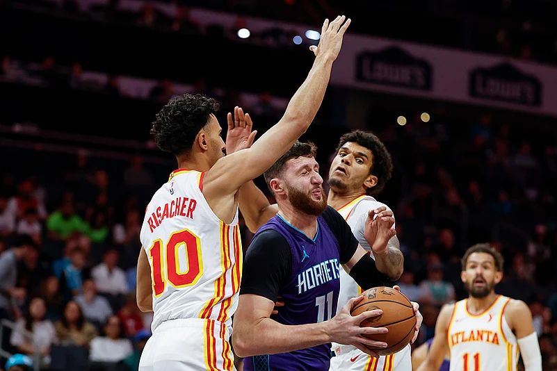 Atlanta Hawks vs Charlotte Hornets NBA basketball game in Charlotte photos: Jusuf Nurkic