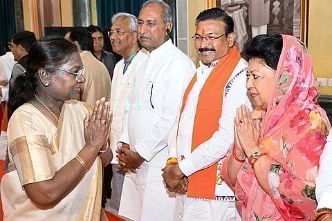 Prez Murmu with MPs from various states