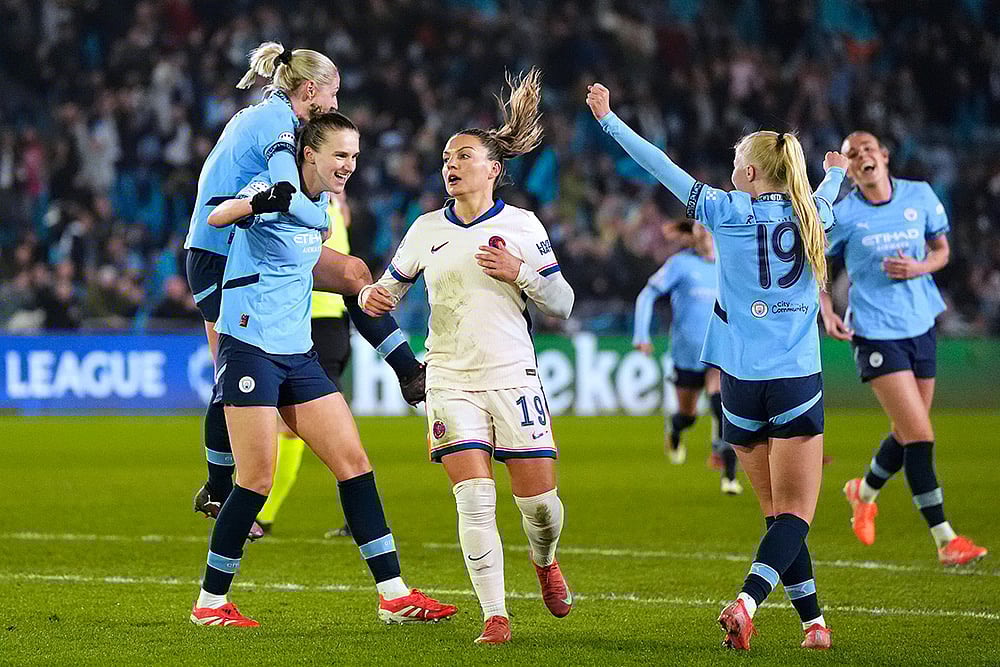 | Photo: Nick Potts/PA via AP : UWCL Quarter-Finals 1st Leg: Manchester City vs Chelsea FC