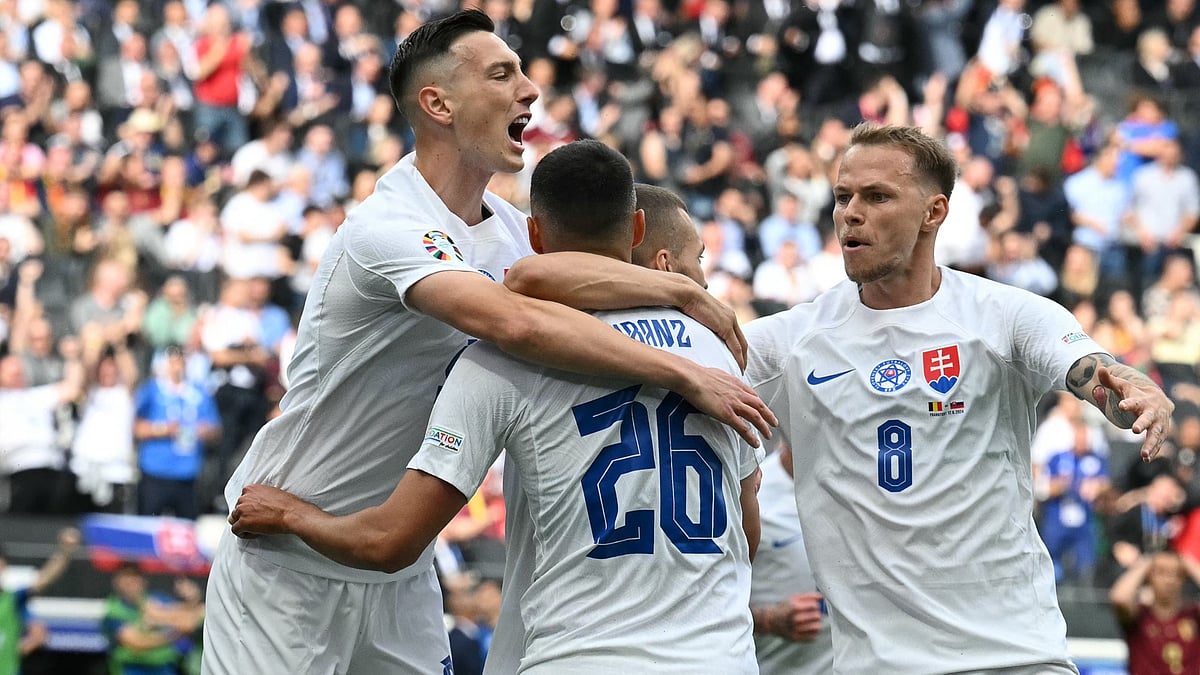 X/UEFAEURO : The Slovaks take on Slovenia in this playoffs match.