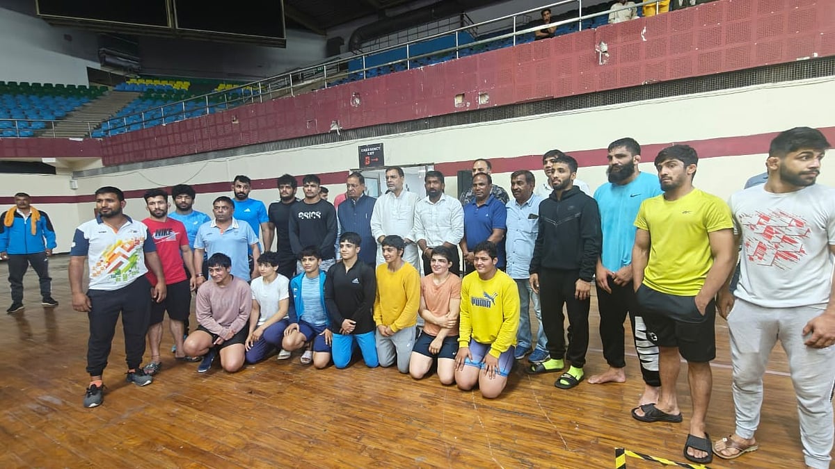 Photo: X | Wrestling Federation Of India : Team India for Asian Wrestling Championships.