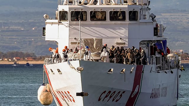 Italy: Coast Guard Recovers 6 Bodies After Migrant Shipwreck In Mediterranean Sea