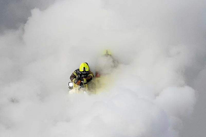 Britain London Fire Heathrow airport shuts down_Firefighters extinguish the fire
