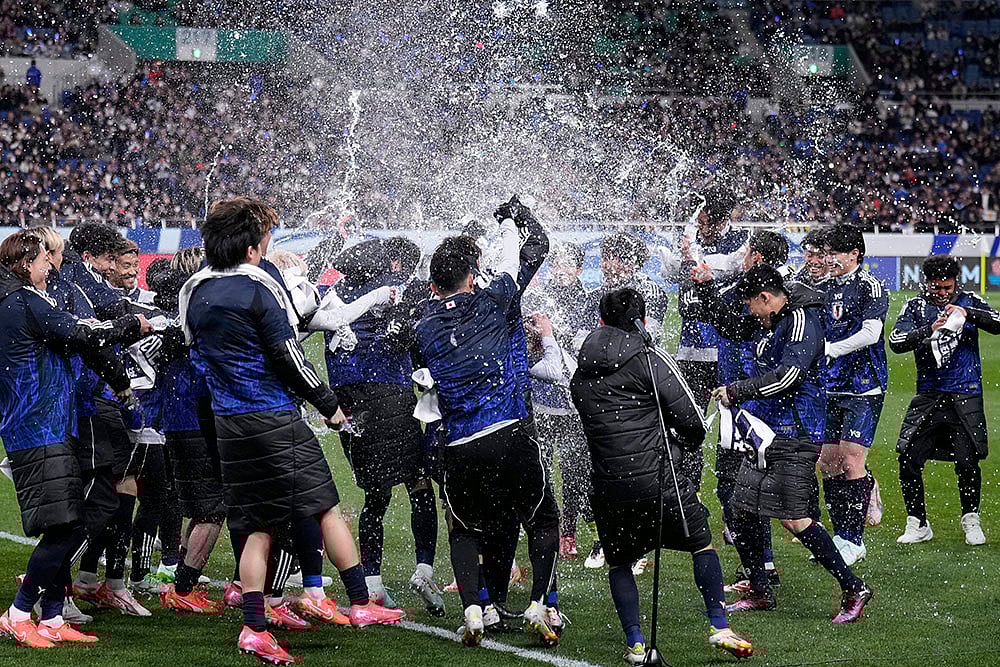 | Photo: AP/Eugene Hoshiko : AFC World Cup Qualifiers: Japan vs Bahrain