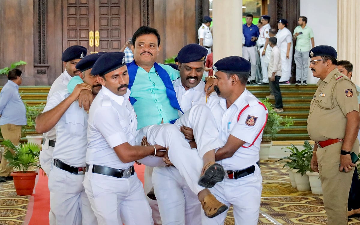 PTI : Chaos at Karnataka Assembly