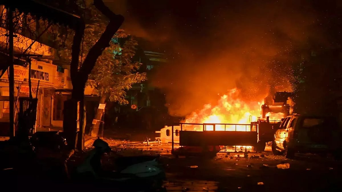 PTI : Fire set by miscreants amid violence in Nagpur over removal of Aurangzeb's tomb on March 17.