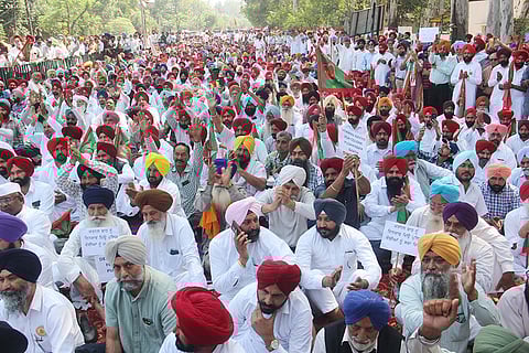 Ex-Army personnel protest