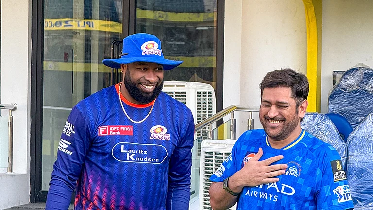 MS Dhoni with Keiron Pollard at MA Chidambaram Stadium. - Photo: X | Chennai Super Kings