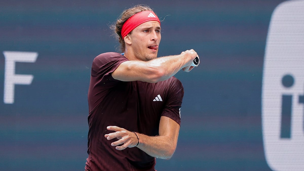 Alexander Zverev moved into round three with ease