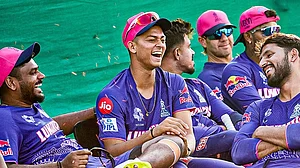 X/Rajasthan Royals : Rajasthan Royals players share a light moment in training.