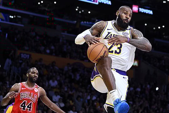NBA: Chicago Bulls Beat Los Angeles Lakers 146-115; LeBron James Scores 17 On Return