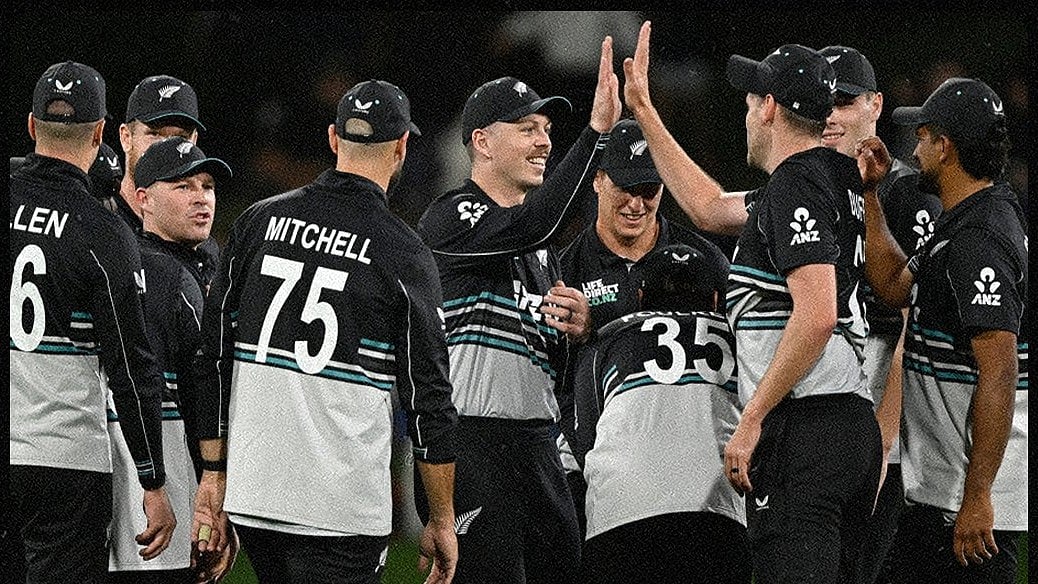 Photo: X/BlackCaps : New Zealand celebrate the fall of a Pakistan wicket in the fourth T20I.