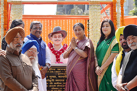 New statue of Bhagat Singh unveiled by Delhi CM