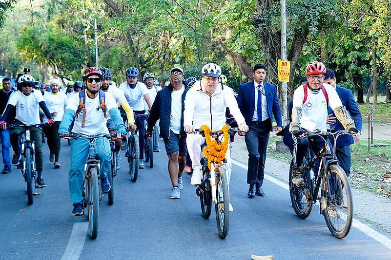Ukhand CM flags off cycle rally in Doon
