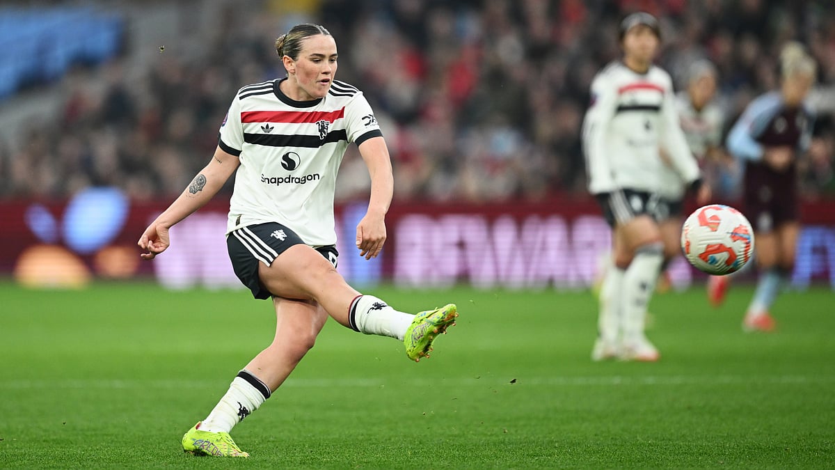 Grace Clinton scored a long-range stunner as United cruised to three points - null