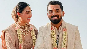 Photo: X | KL Rahul : Indian cricketer KL Rahul with wife Athiya Shetty.