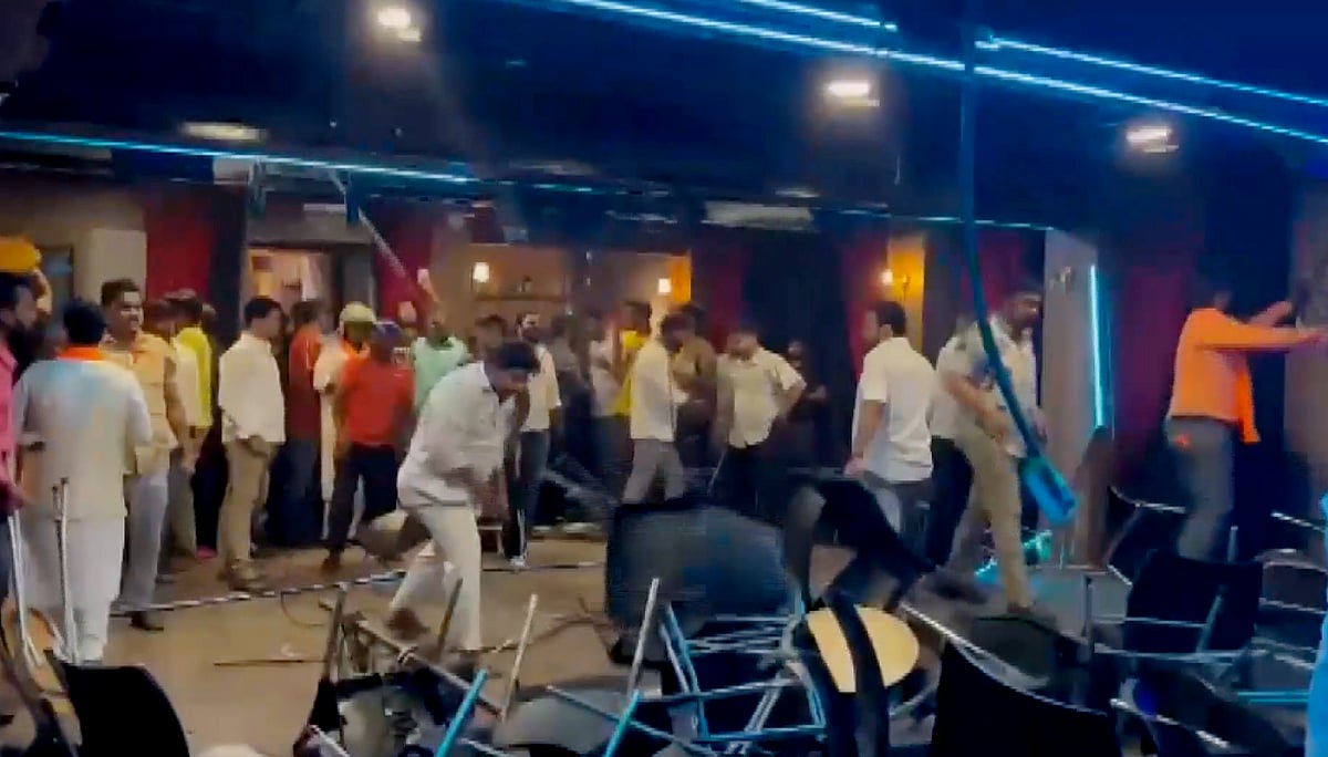 PTI : Shiv Sena wokrers ransack Mumbai studio where comedian Kunal Kamra performed controversial show.