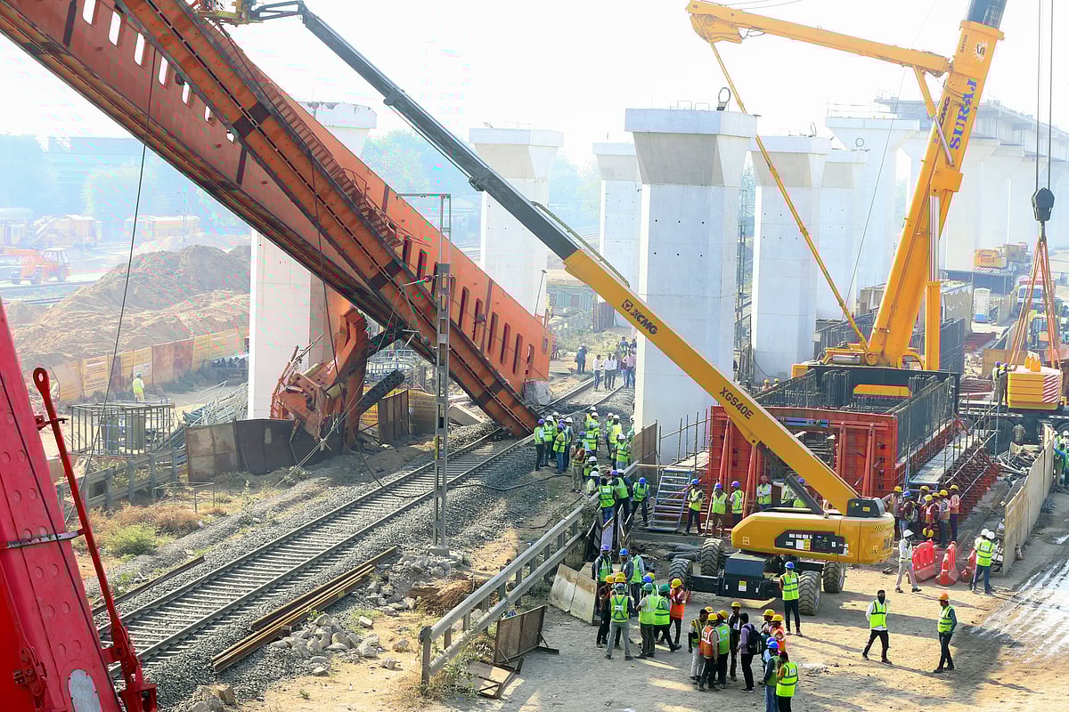 Slab-launching crane collapses in Ahmedabad