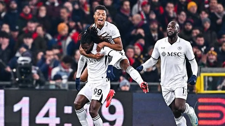 Napoli players celebrating a goal during a football match. - Photo: X | Napoli Zone