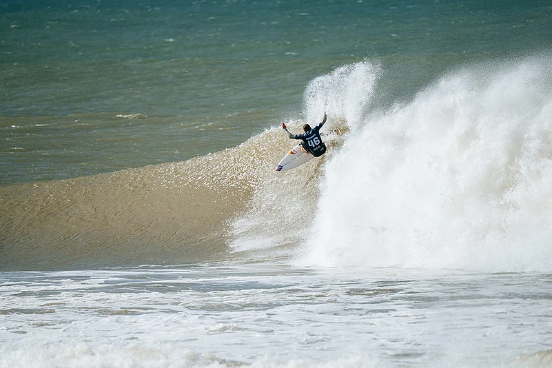 WSL World Tour Rip Curl Pro Portugal surfing competition_Leonardo Fioravanti