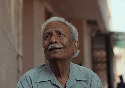 Chaar Phool Hain Aur Duniya Hai Still