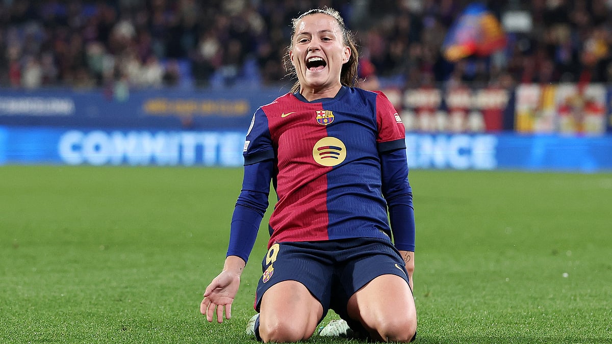 Claudia Pina celebrates after scoring Barcelona's fifth goal - null