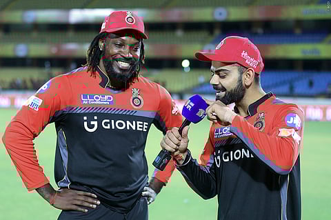 Chris Gayle with Virat Kohli