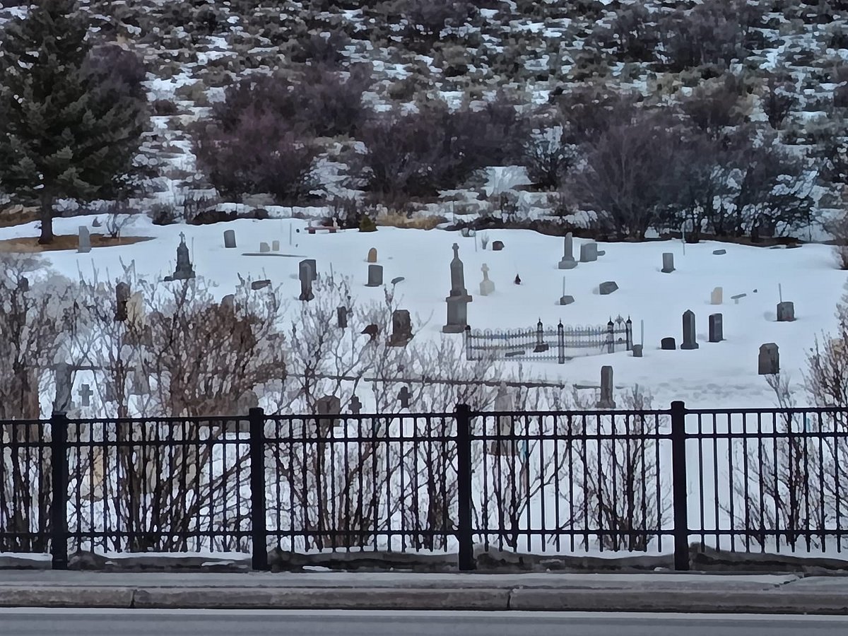 I took this after it snowed for two days continuously, it's a cemetery opposite Holiday Village cinemas (in Park City) |