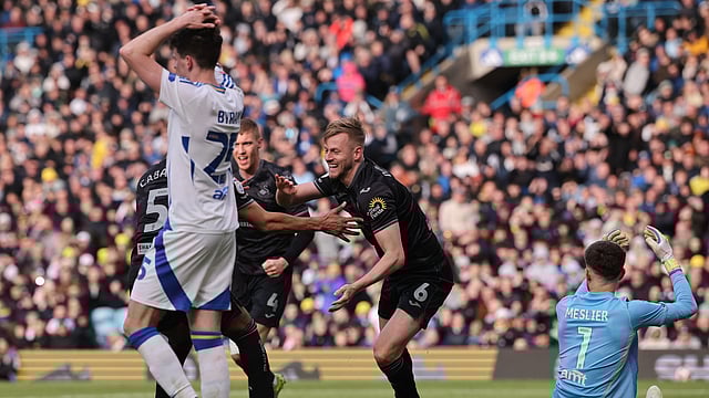 EFL Championship: Meslier Mistakes Cost Leeds United; Burnley Close In On Summit
