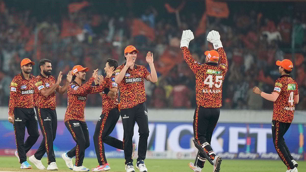 (AP Photo/Mahesh Kumar A.)
 : Sunrisers Hyderabad's captain Pat Cummins, center, celebrates with teammates after the dismissal of Lucknow Super Giants' Aiden Markram during the Indian Premier League cricket match between Sunrisers Hyderabad and Lucknow Super Giants at Rajiv Gandhi International Cricket Stadium in Hyderabad, India, Thursday, March 27, 2025. 

