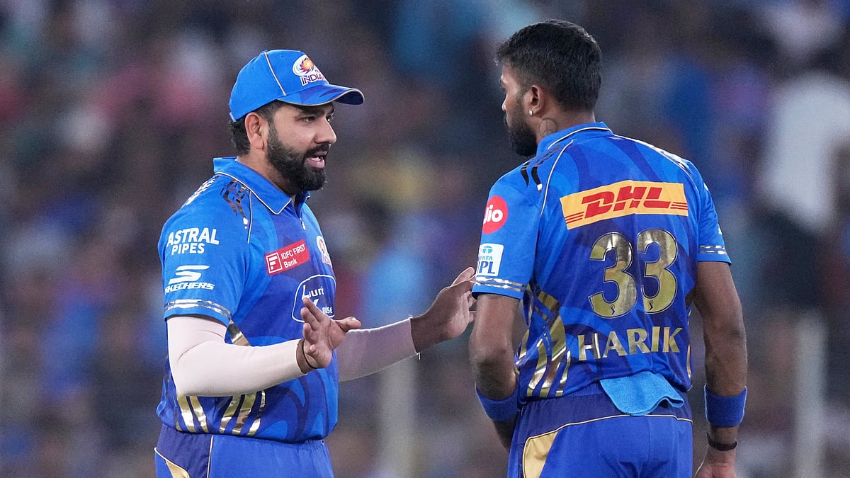 (AP Photo/Ajit Solanki) : Mumbai Indians stalwarts Rohit Sharma (left) and Hardik Pandya.