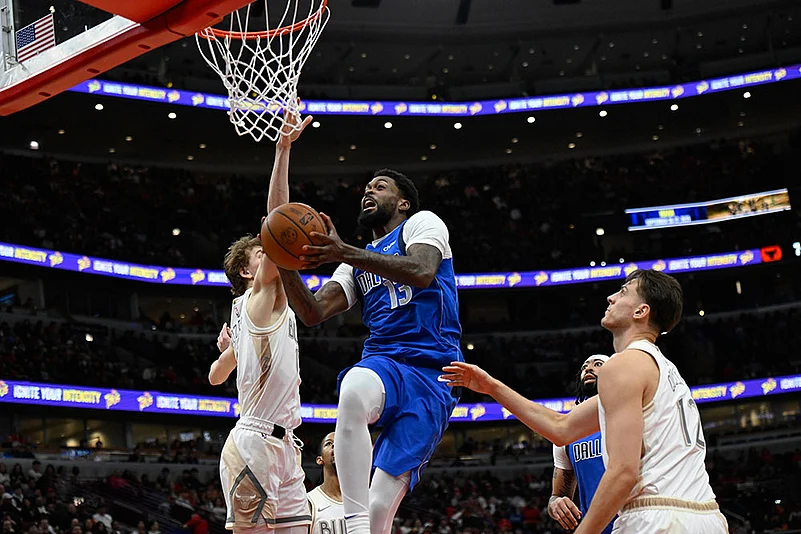 Basketball: Chicago Bulls vs Dallas Mavericks