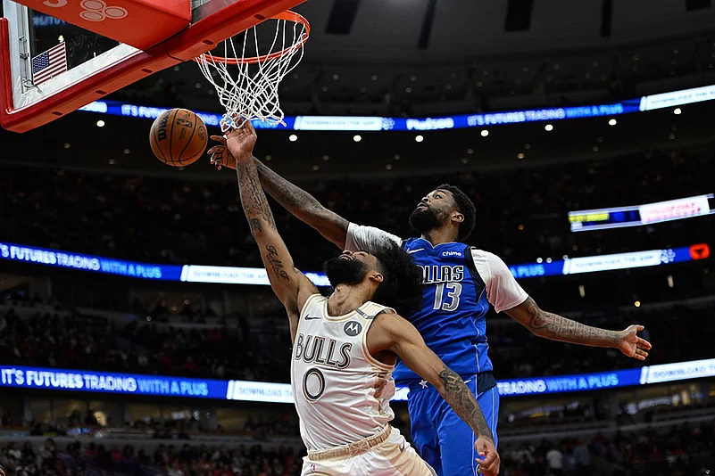 NBA Basketball Game: Chicago Bulls vs Dallas Mavericks