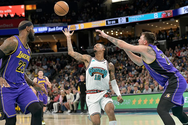 NBA Basketball Game: Los Angeles Lakers vs Memphis Grizzlies