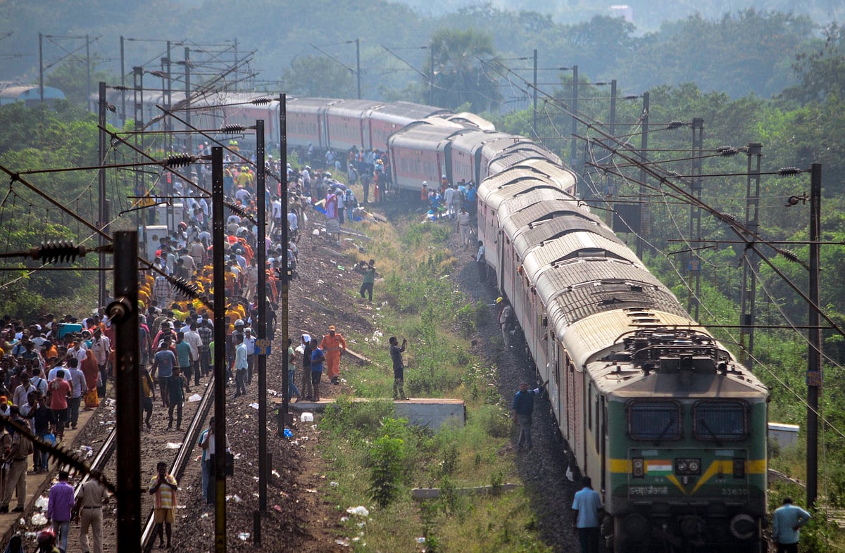 PTI : Bengaluru-Kamakhya SF Express derails in Odisha