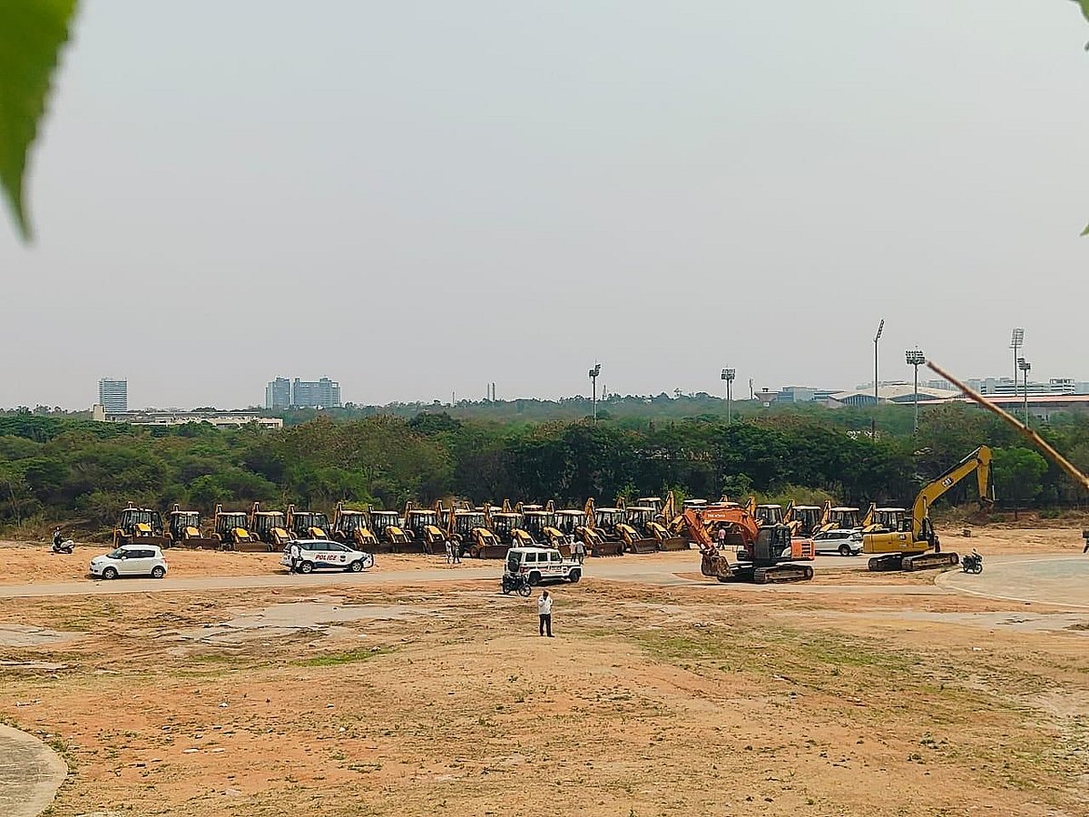 The News Minute : Several students, who claimed that bulldozers and earthmovers were brought in as part of the redevelopment project, were detained but later released.