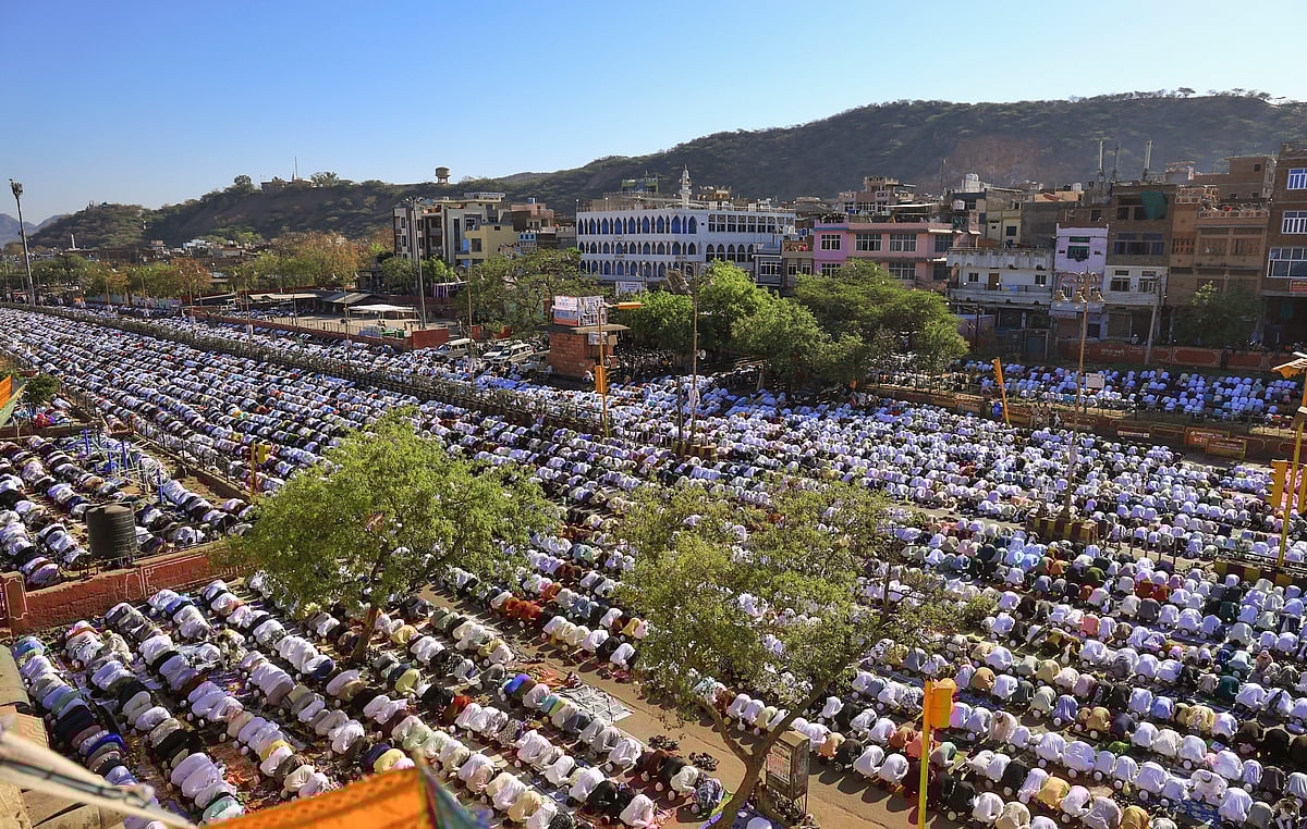 People offer 'namaz' on Delhi-Jaipur highway on the occasion of Eid-ul-Fitr festival, in Jaipur,  - | Photo: PTI
