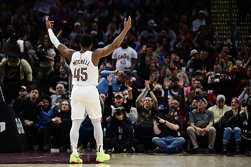 NBA Basketball Game: Cleveland Cavaliers vs Los Angeles Clippers