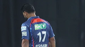 AP : Rishabh Pant walking back
