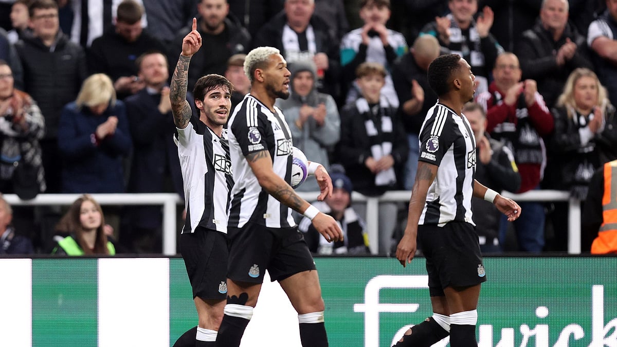Sandro Tonali celebrates his winner.