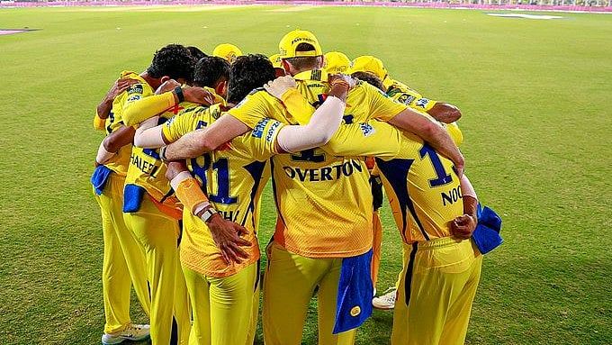X/ChennaiIPL : Chennai Super Kings players in a huddle.